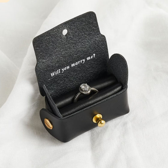 Cross-border in stock courtship ring small leather bag personalized ring storage bag creative engagement ring box commemorative gift box