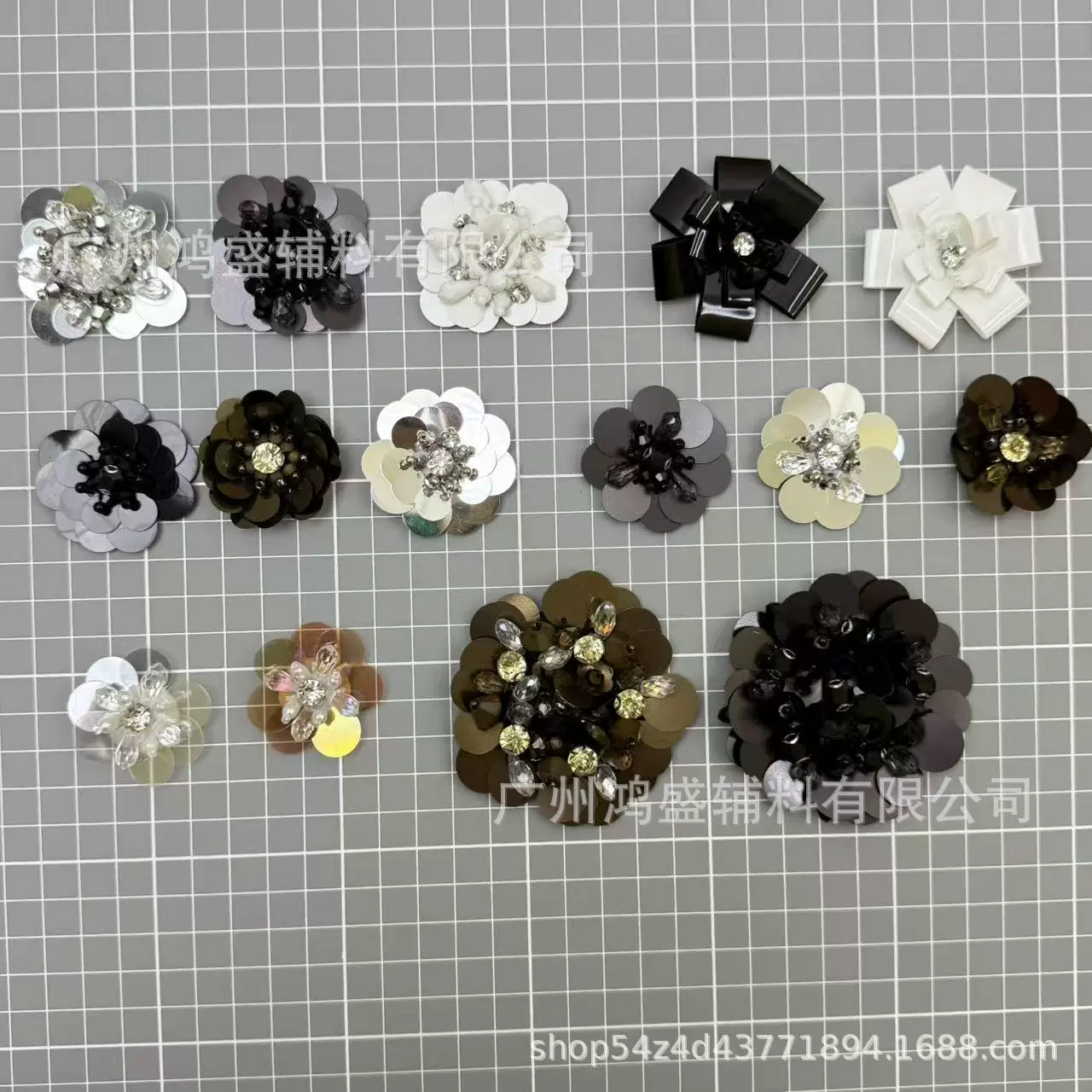 厂家现货珠片亮片手工钉珠小花朵花饰服装布贴辅料 服装diy配饰