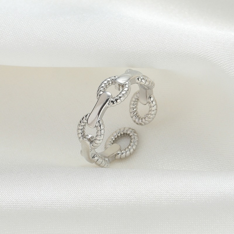 Fashionable small design trend ring with pigtail
