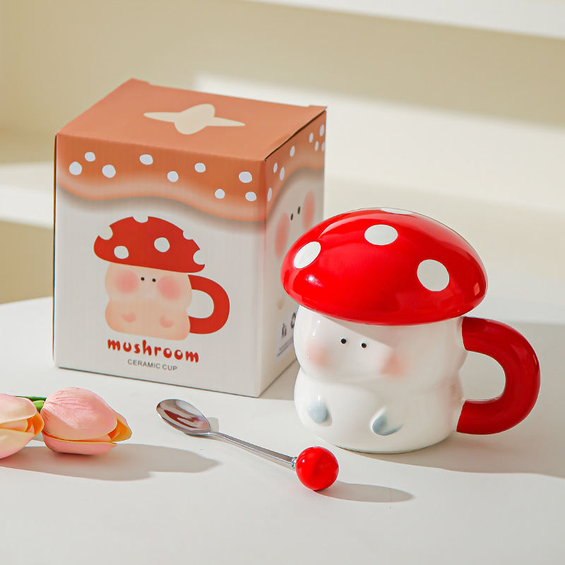 Corazón de una niña encantadora taza de cerámica de hongos con tapa de mano con regalo de alto valor creativo de cerámica taza de café