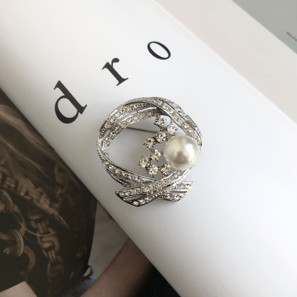Spilla in metallo geometrica retrò con perla e zircone_voghion.com