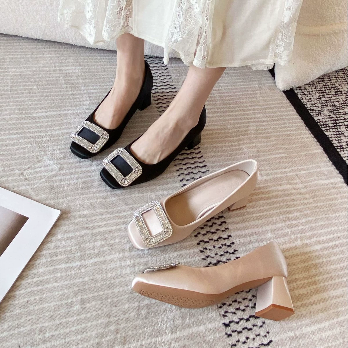 Женские туфли на высоком каблуке во французском стиле, новинка 2025 года, весенне-осенние туфли со стразами RV и квадратной пряжкой, элегантные туфли с неглубоким носком и квадратным носком на массивном каблуке.