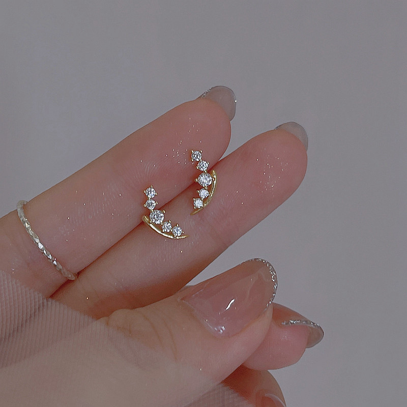 Shiny Zircon stud earrings for women, simple and small mini temperament meteor small row diamond earrings, no need to pick when sleeping Shiny Zircon stud earrings for women, simple and small mini temperament meteor small row diamond earrings, no need to pick when sleeping