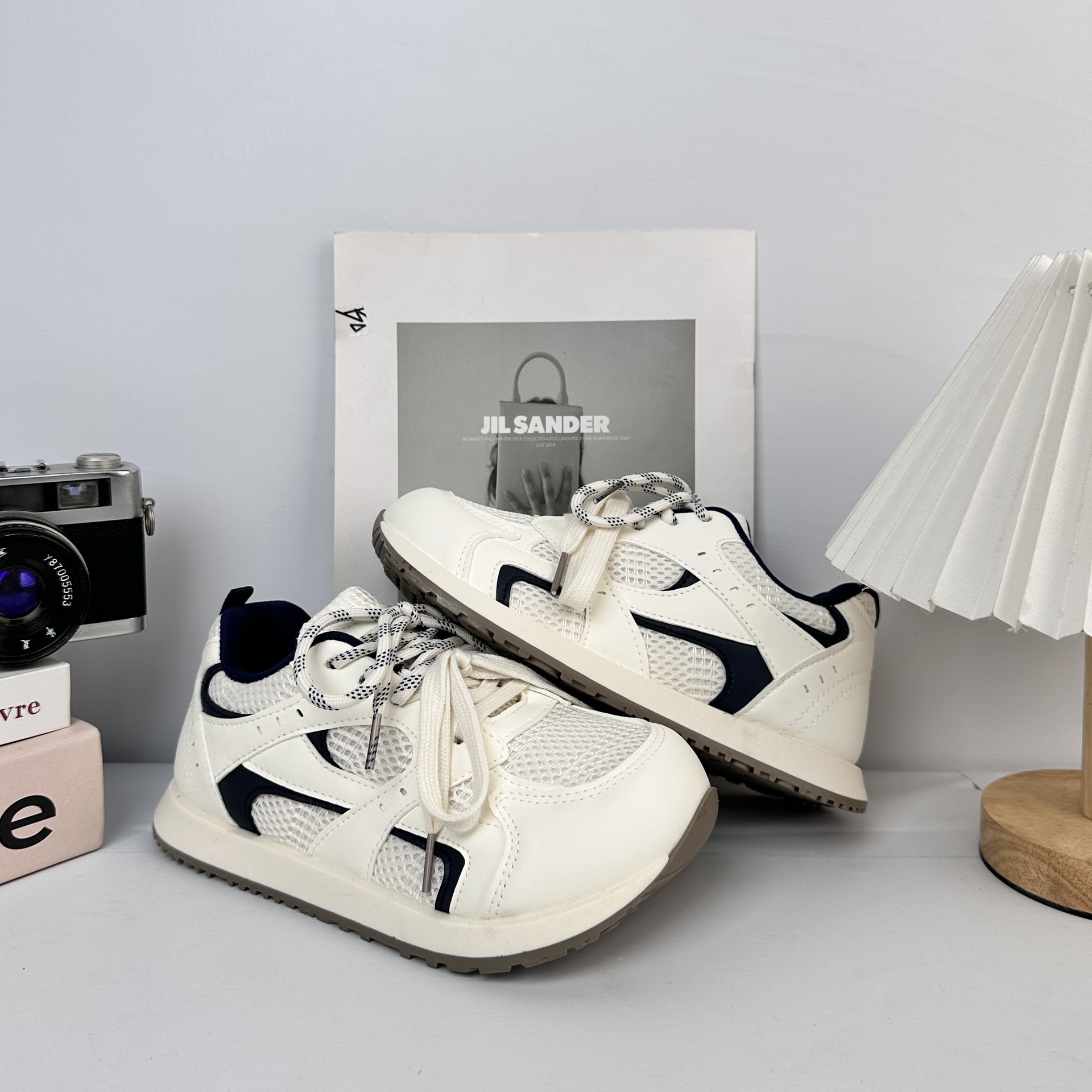 Yuanbo versátil zapatos deportivos casuales para mujeres 2025 nuevos zapatos de skate de otoño zapatos de mujer con suela gruesa zapatos blancos pequeños zapatos Gump