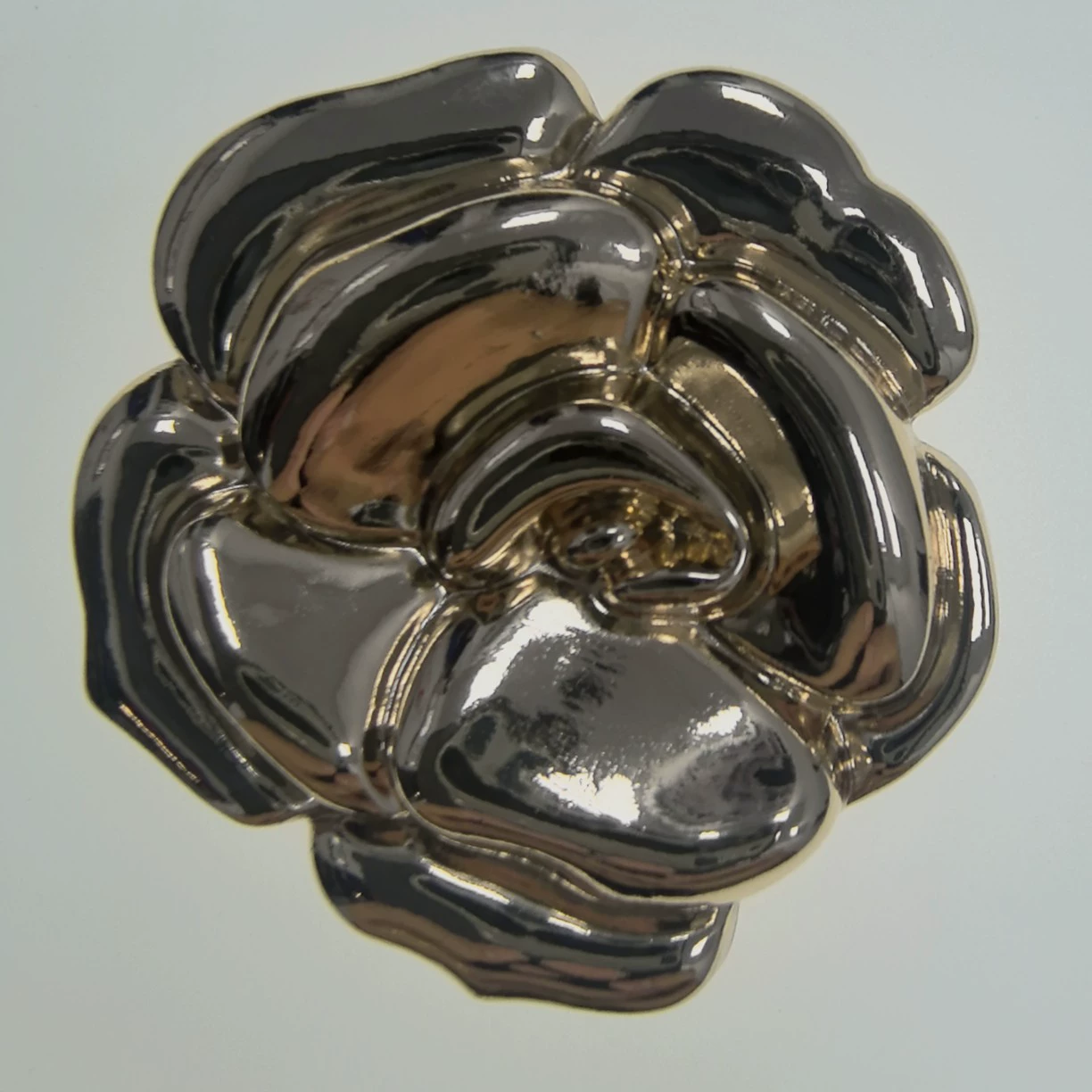 Фабрика оптовая мелкая ароматная форма вогнутая выпуклая золотая легированная брошь тканая рубашка из оловянной бумаги декоративная пряжка