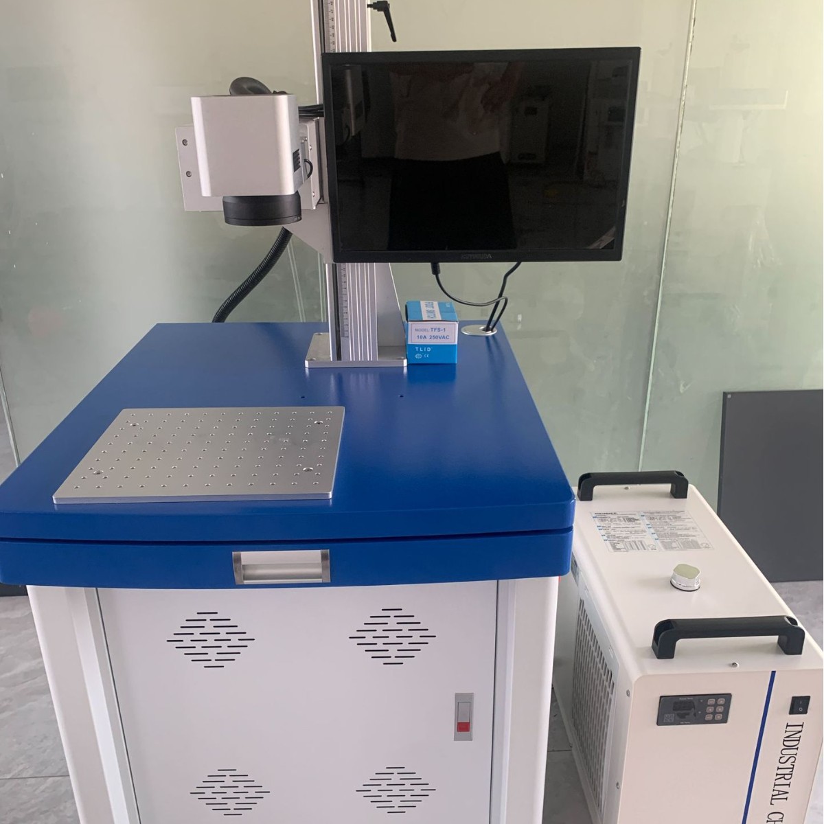 深圳金属激光打标机金属激光镭雕机标价为定金