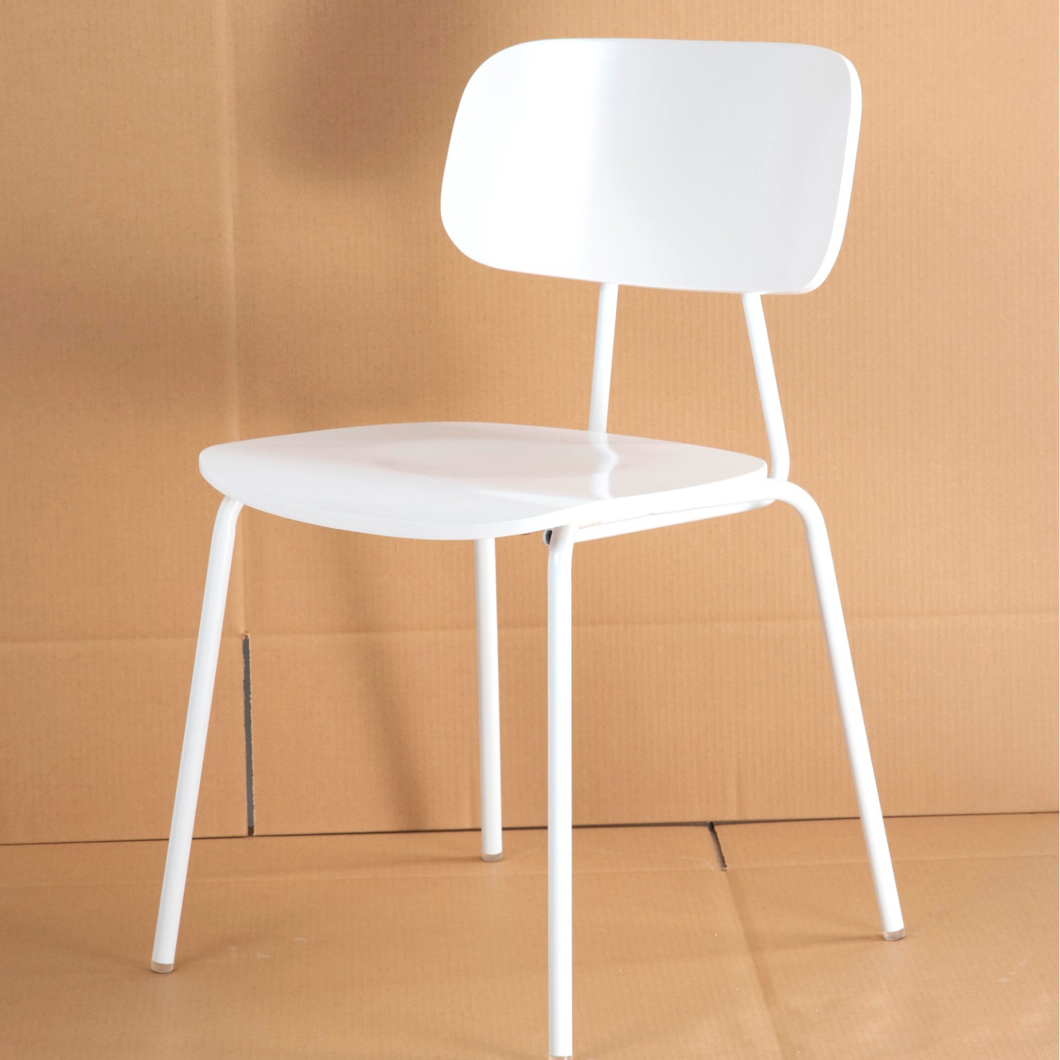 흰색 발 + 흰색 등받이 패널