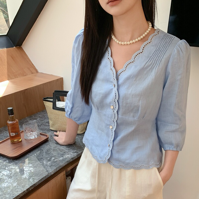 2026 High-End Women's Clothing Summer New Style French Embroidered Lace V-Neck Tie Waist Shirt Vacation Outfit