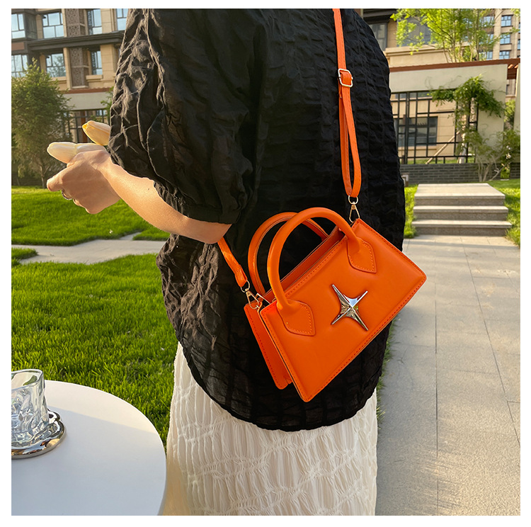 Semplice nuovo stile estivo 2023, popolare quest'anno, borsa quadrata piccola a tracolla portatile da pendolarismo casual in stile occidentale per donna_voghion.com