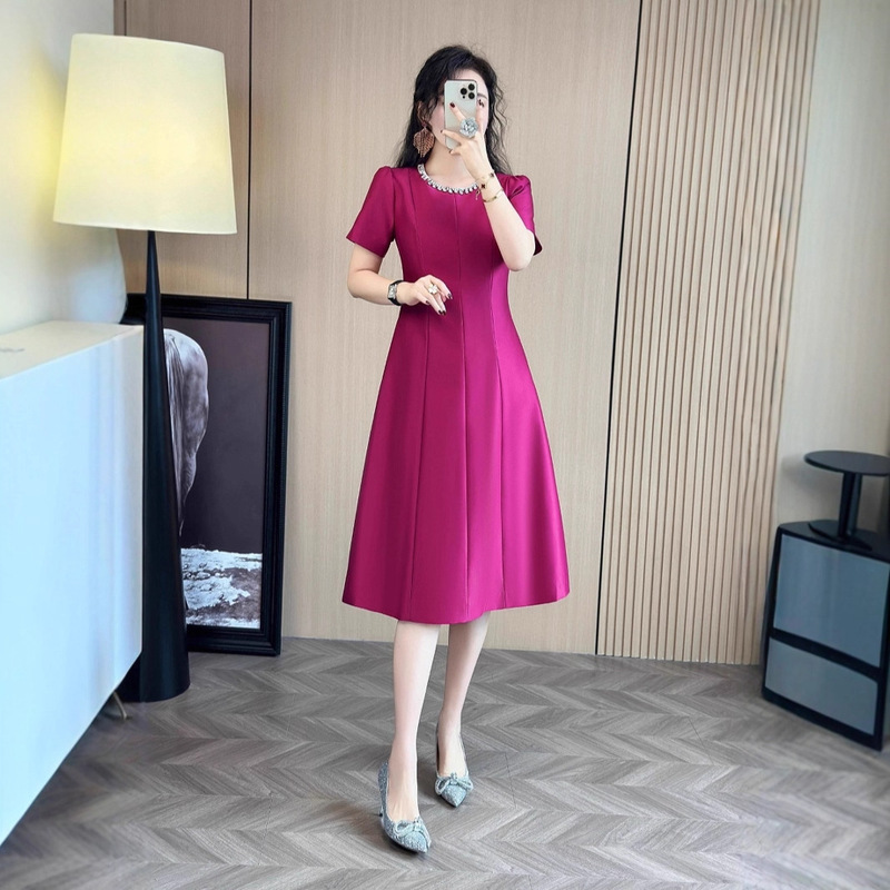2025 New Burgundy Satin Dress Women's Summer Round Neck Rhinestone Decorated Waist Short-Sleeved Mid-Length Dress