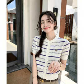 港米服饰/2026新款女装针织衫重工气质撞色条纹波浪边羊毛开衫