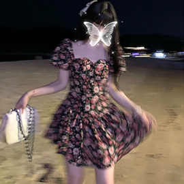 连衣裙夏天复古学生ins超仙裙子公主甜欲风收腰碎花2025新款纯欲