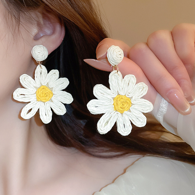 Pendientes de borla de flores de hilo de malla de perlas de aguja de plata Pendientes frescos y dulces de primavera y verano Pendientes de moda de deseo puro de súper hada al por mayor