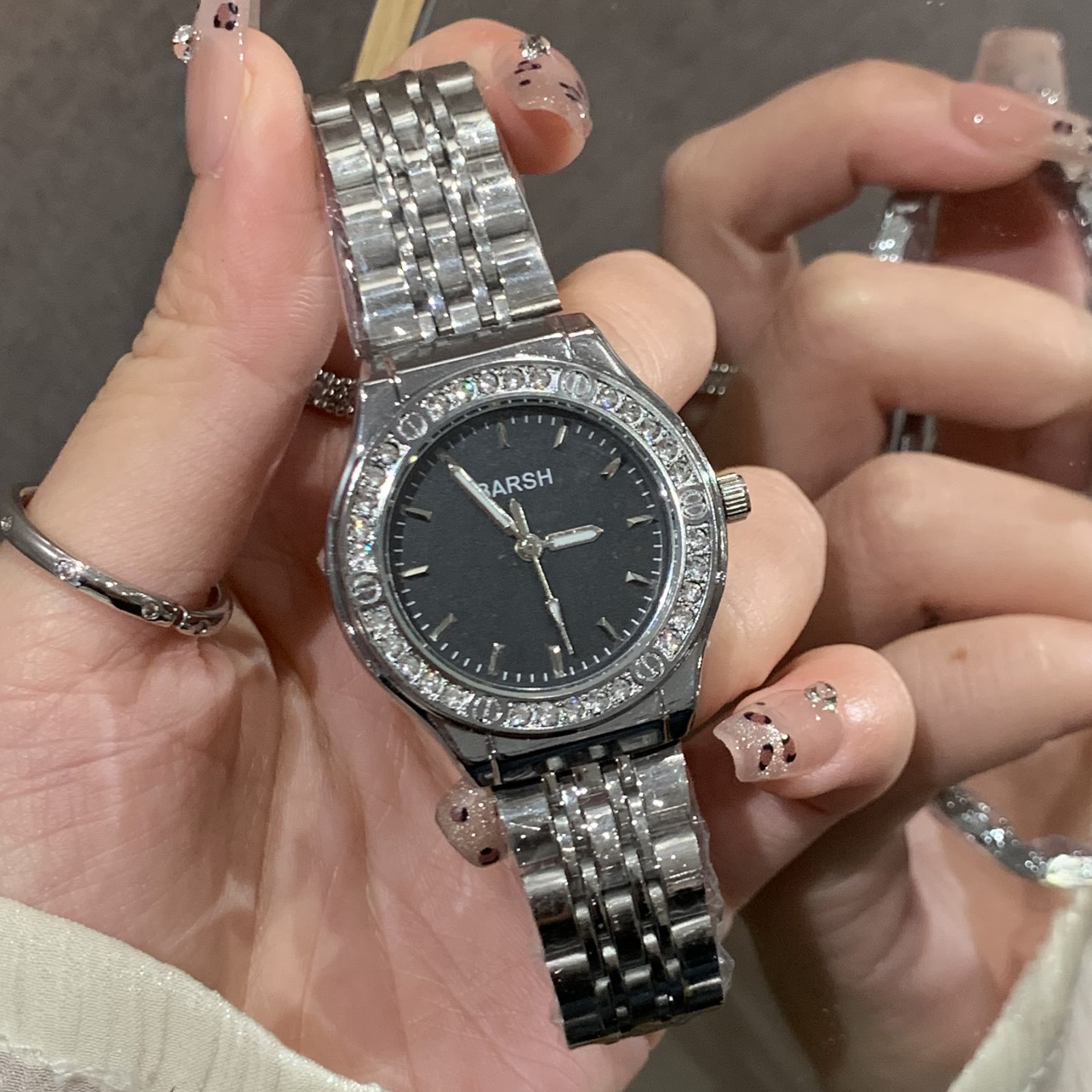 New Minimalist Elegant Lightweight Luxury Fashion Women's Watch with Diamond-Embedded Steel Band High-Grade Appearance Direct Factory Sales Hot-Selling Model