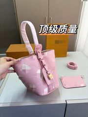 粉红色无性别风单肩斜挎手提包压花日常搭配