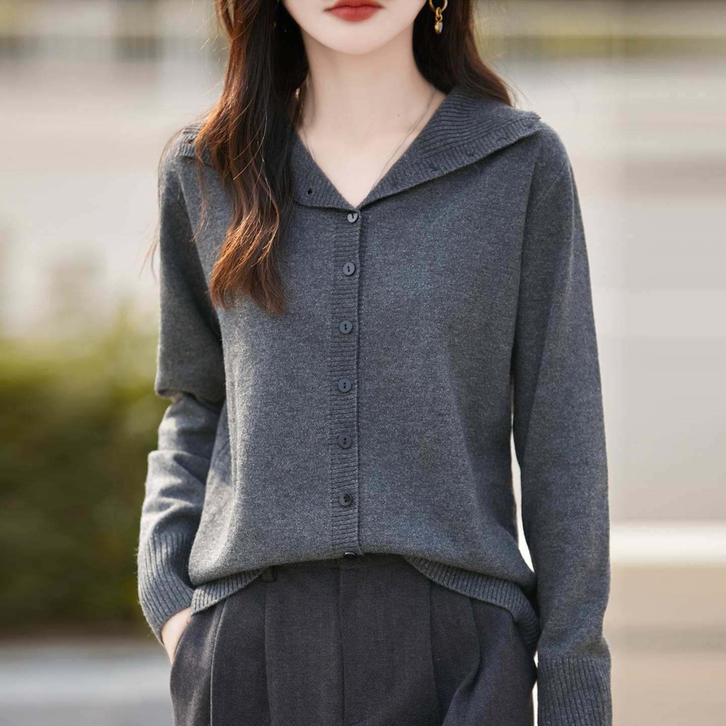 法式高端针织开衫女灰色外搭毛衣2026新款加厚保暖打底衫洋气上衣