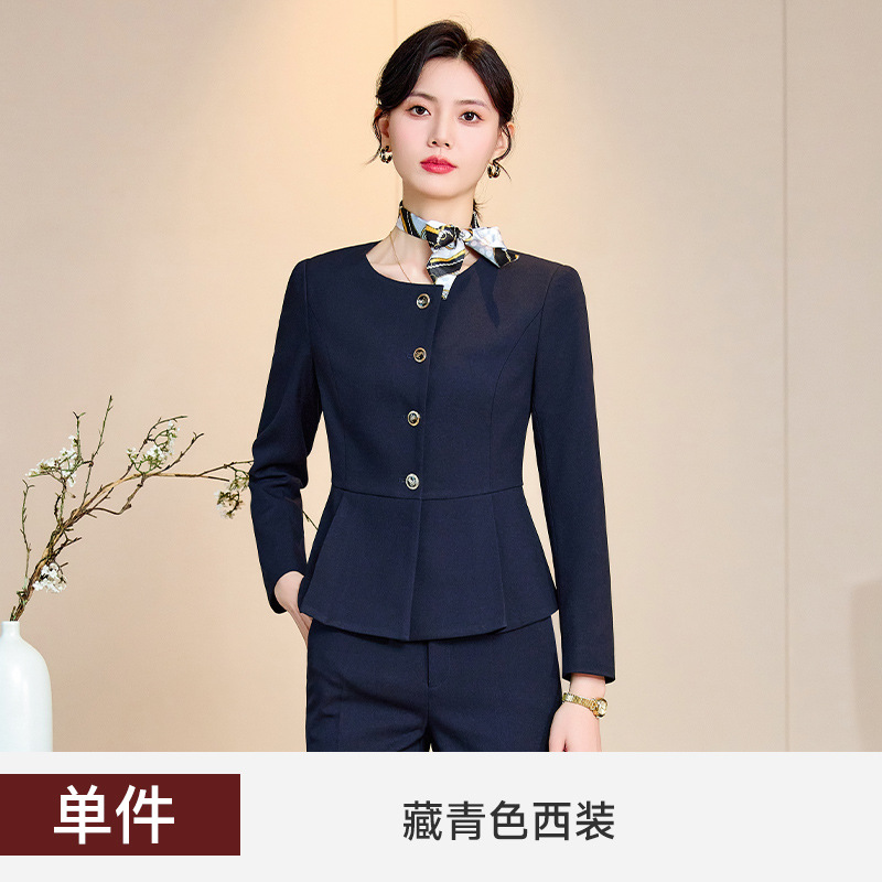 職業スーツの女性と春秋の新型ホテルのフロント作業服美容院の医美は宝石店の工服を接待します。