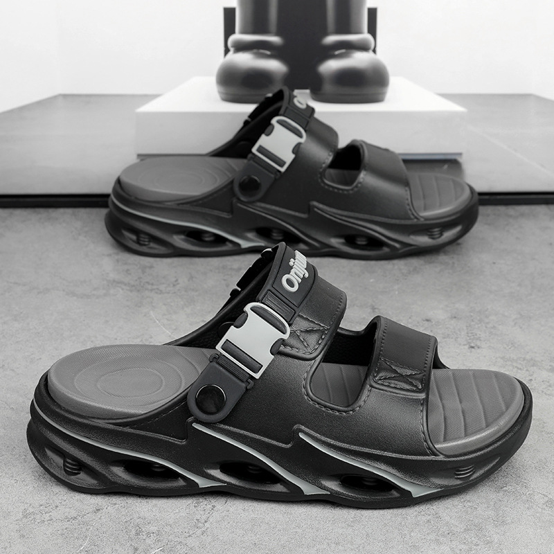 Sandalias para hombre verano 2025 nuevo estilo de uso exterior con sentido de mierda para conducir zapatillas de doble uso con fondo suave sandalias de playa antideslizantes