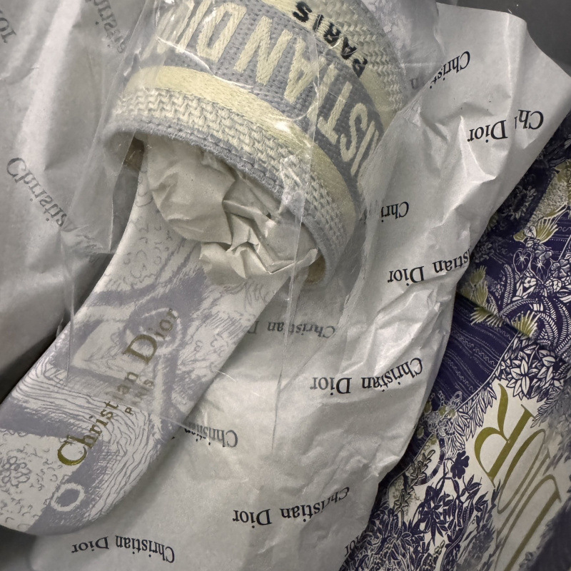 Summer ins alfabeto bordado de una palabra zapatillas exteriores para mujer nuevo estilo 2024 playa estilo de explosión de fondo plano chanclas cómodas y hermosas