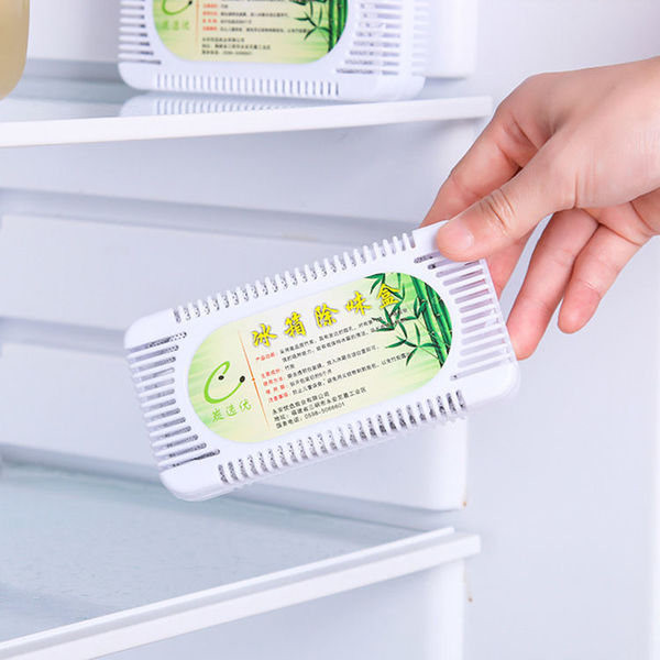 Refrigerator deodorizing box deodorizing the odor to remove odor…