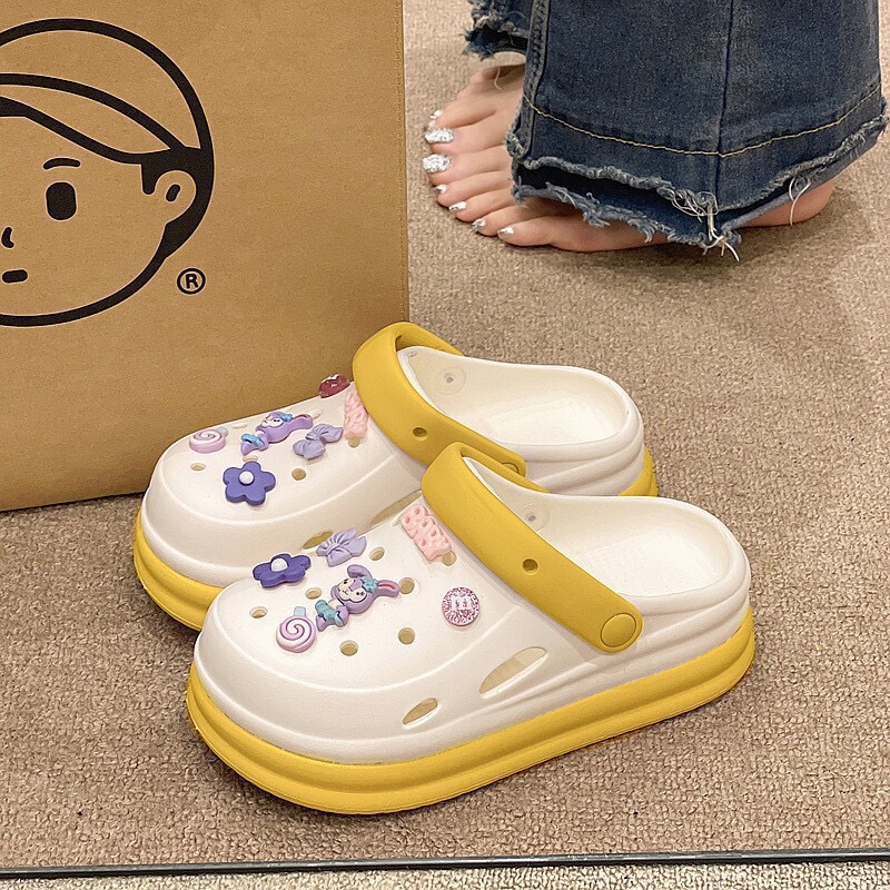 2025 New Thick Sole Cave Shoes Women's Cute Cartoon Girl's Heart Cool Slippers Outer Wear Student Toe Sandals