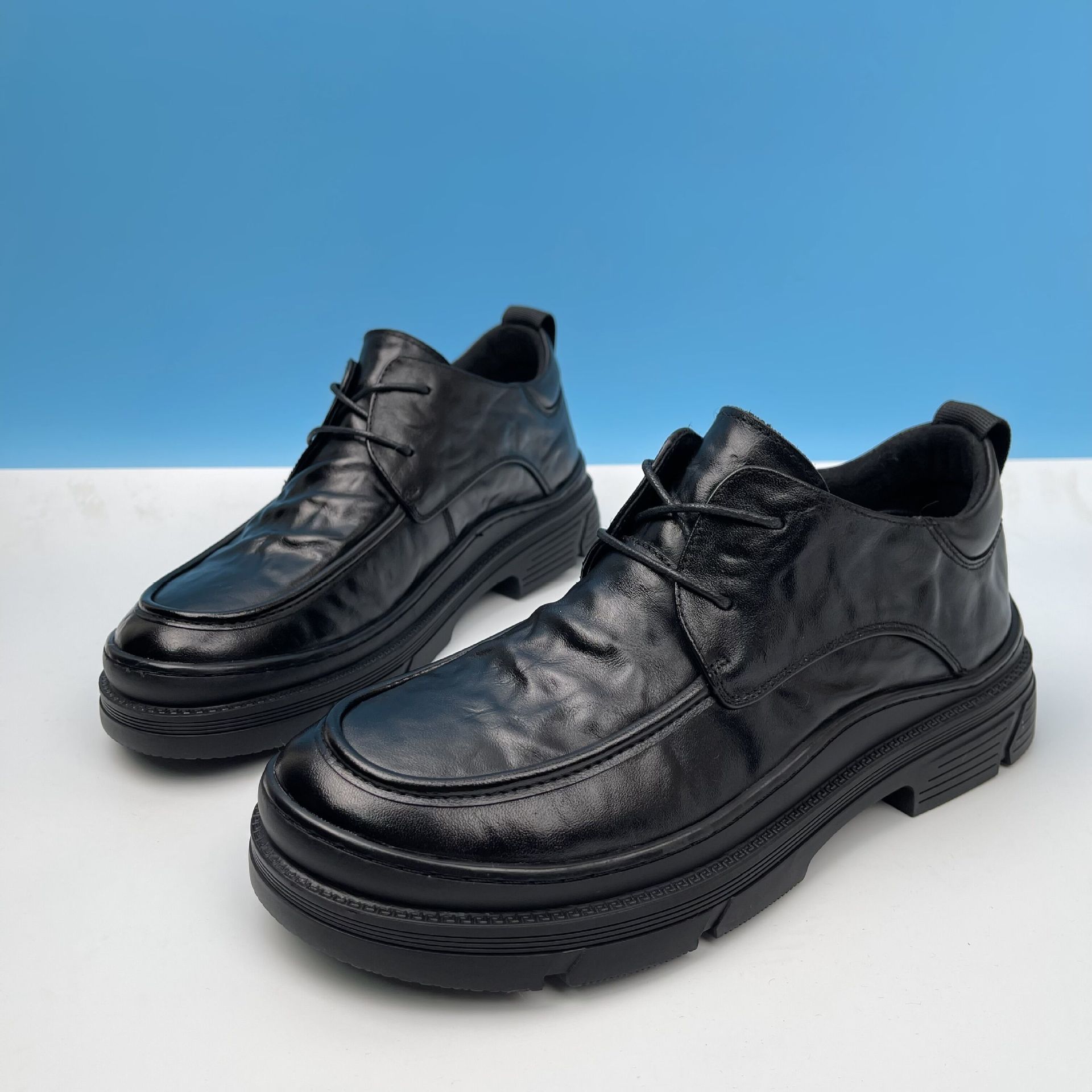 Zapatos casuales de cuero para hombres de otoño de piel de vaca de primera capa, zapatos derby de cabeza grande para hombres transpirables de cuero, zapatos de hombre de negocios de todo fósforo