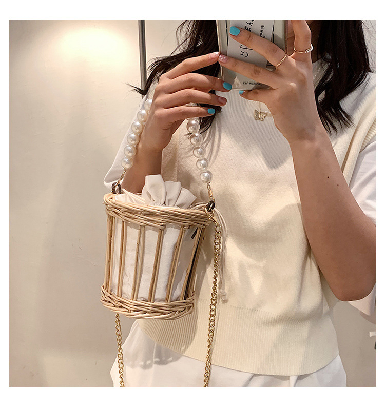 Simple Pearl Portable Straw Bag Wholesale display picture 14