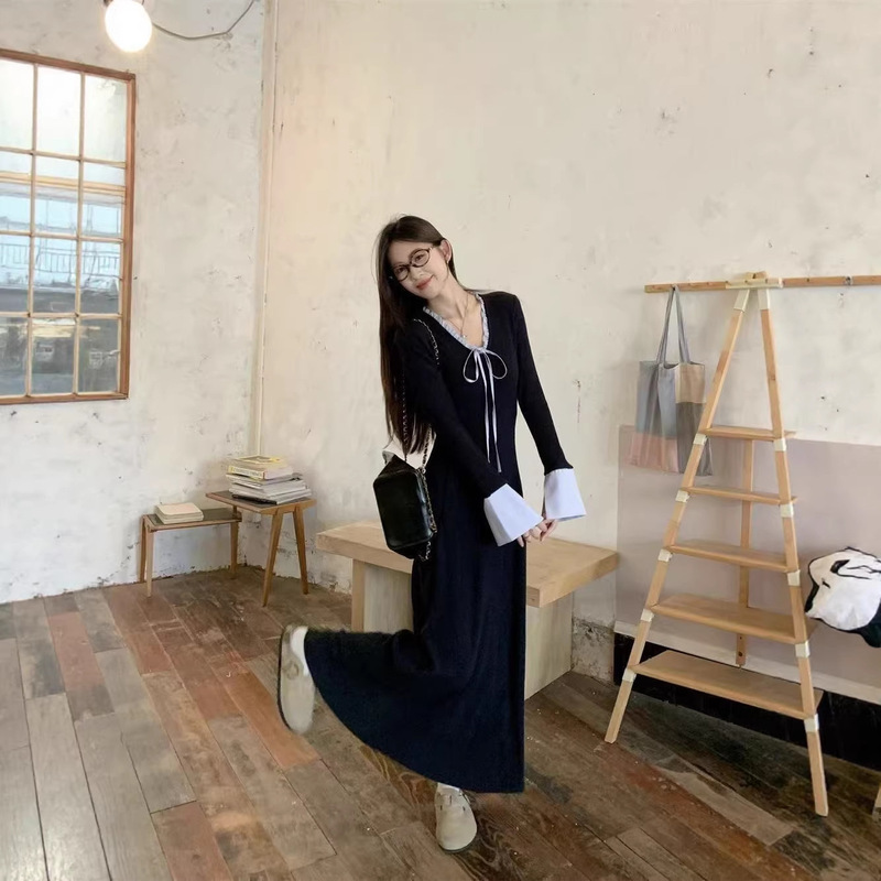Korean-Style Gentle and Beautiful V-Neck Knitted Dress, Unique and Stylish, Waist-Cinching Slim-Fit Long Dress for Winter 2025 Korean-Style Gentle and Beautiful V-Neck Knitted Dress, Unique and Stylish, Waist-Cinching Slim-Fit Long Dress for Winter 2025