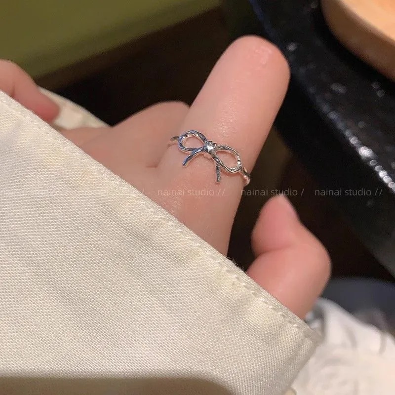 Ballet Bowknot ~ Silberner minimalistischer Ring im koreanischen Stil, exquisites Nischendesign für den Zeigefinger, einzigartiger Ring für Damen_voghion.com