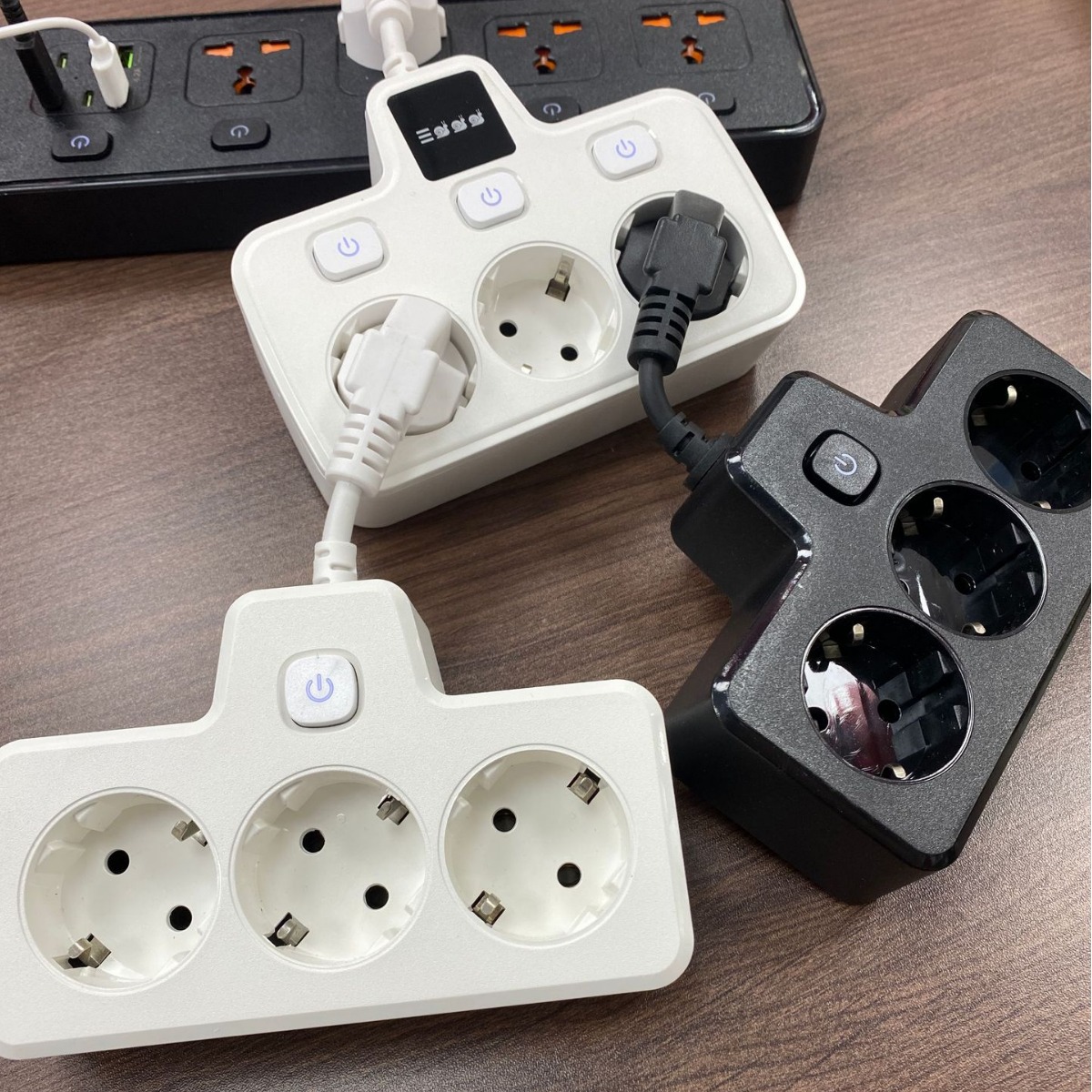 新款俄罗斯欧洲热销款带线转换器一转3欧式专用孔墙插插座