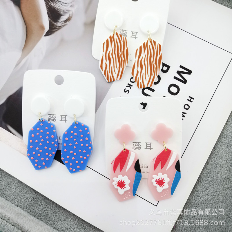 Demi-season cute acrylic geometric small design trend fresh earrings