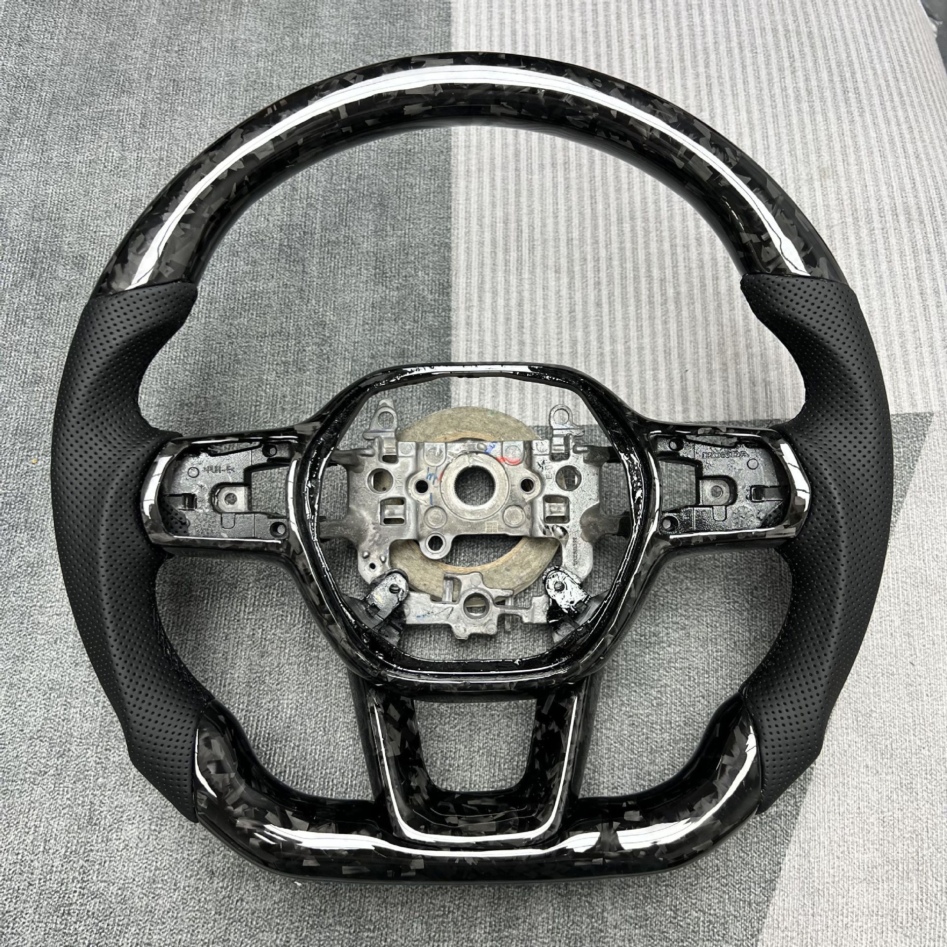 Carbon fiber steering wheel modification customization is suitable for Honda 11th generation Civic car interior steering wheel processing