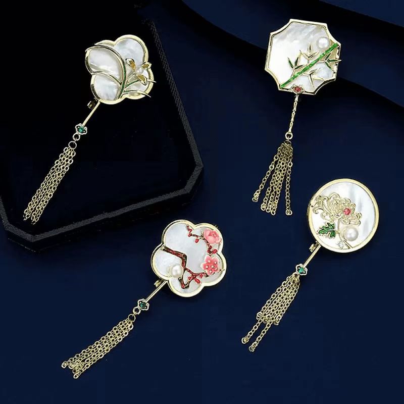 Retro design elegant brooch
