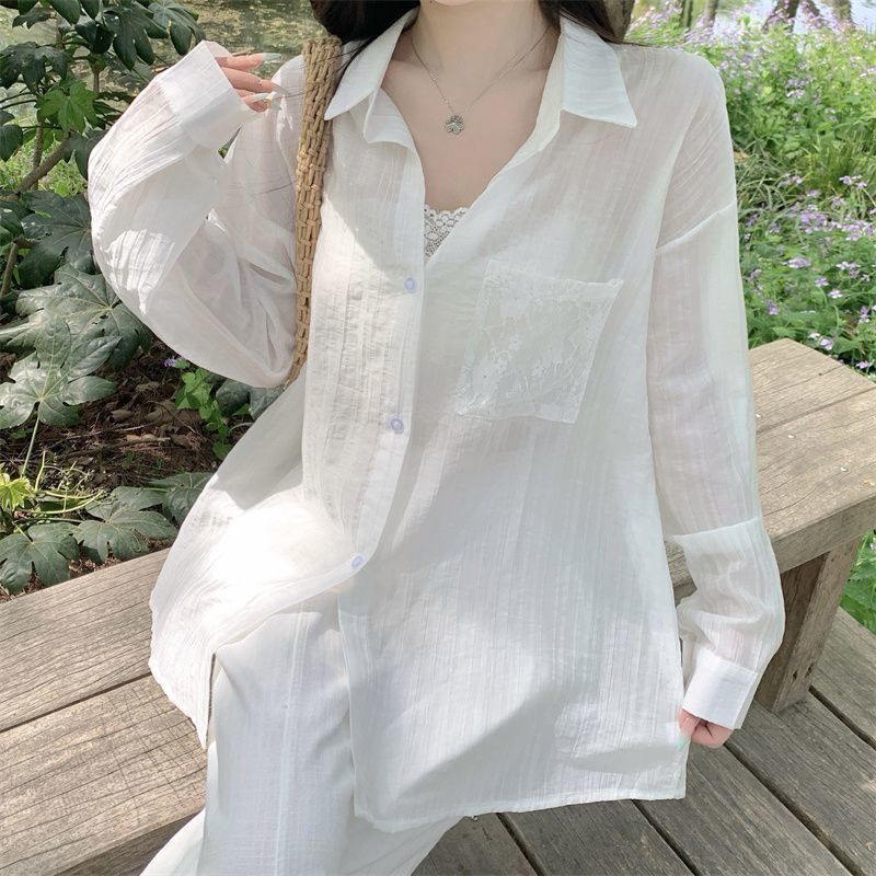 Light luxury, youthful and stylish top, summer new design, loose-fitting, lace-spliced, beautiful back, long-sleeved, sun-protective shirt