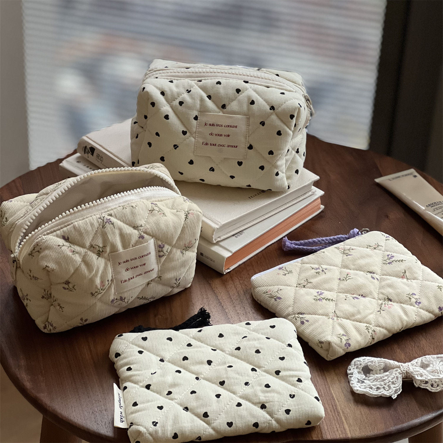 30g Weight Canvas Lining Material Zipper Closure Type / Strap Type Cosmetic Bag Bags Type Holiday, Daily Occasion Corduroy Material Heart Shape, Flower Pattern All Seasons Season Women's Gender Classic Style Style Square Shape Classic Style Heart Shape Flower Corduroy Square Makeup Bags 1