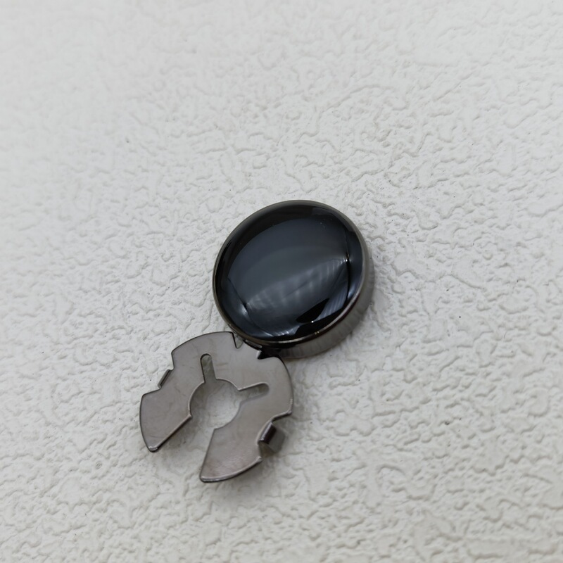 優雅な円形の男性のシャツのカフスは金銀の4色のカフスの普通のボタンの部品の金属のカフスの男性のアクセサリを掛けます。|undefined