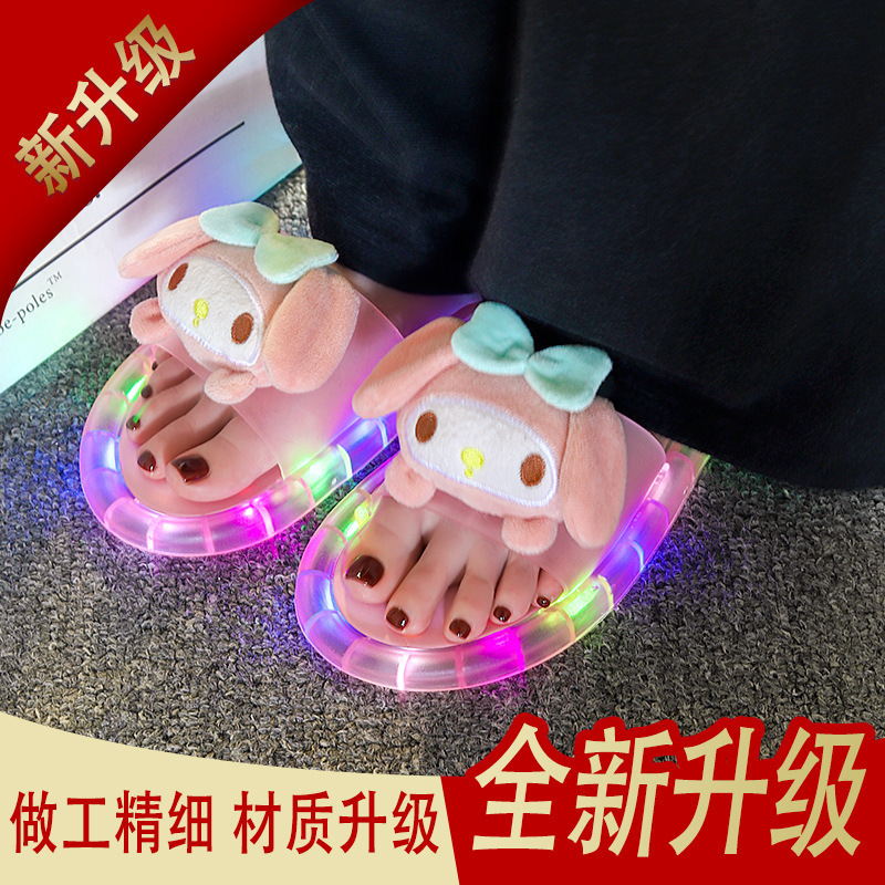 【Chuangxingjia】Luminous Slippers for Women, Super Popular in Summer, Fashionable and Cute Cartoon Cinnamoroll Outdoor Flat Sandals 【Chuangxingjia】Luminous Slippers for Women, Super Popular in Summer, Fashionable and Cute Cartoon Cinnamoroll Outdoor Flat Sandals