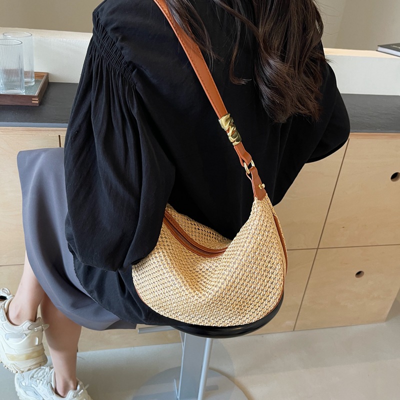 [New Arrival] Straw Woven Crescent Bag Fashion Single Shoulder Crossbody Bag Ethnic Korean Style Beach Vacation Trendy Women's Bag - Thumbnail 3