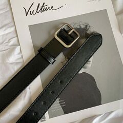 レトロな細いベルトの女性はシンプルで、韓国の学生のカジュアルなファッションのボタンのベルトの女性の装飾のジーパンのファッションを合わせます。