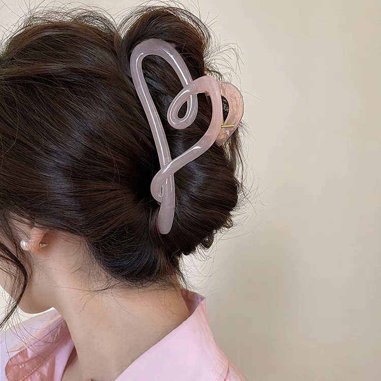 Clip de agarre de temperamento de alta calidad de lujo ligero para mujer 2025 nueva horquilla en la parte posterior de la cabeza con mucho volumen de cabello clip de tiburón tocado horquilla