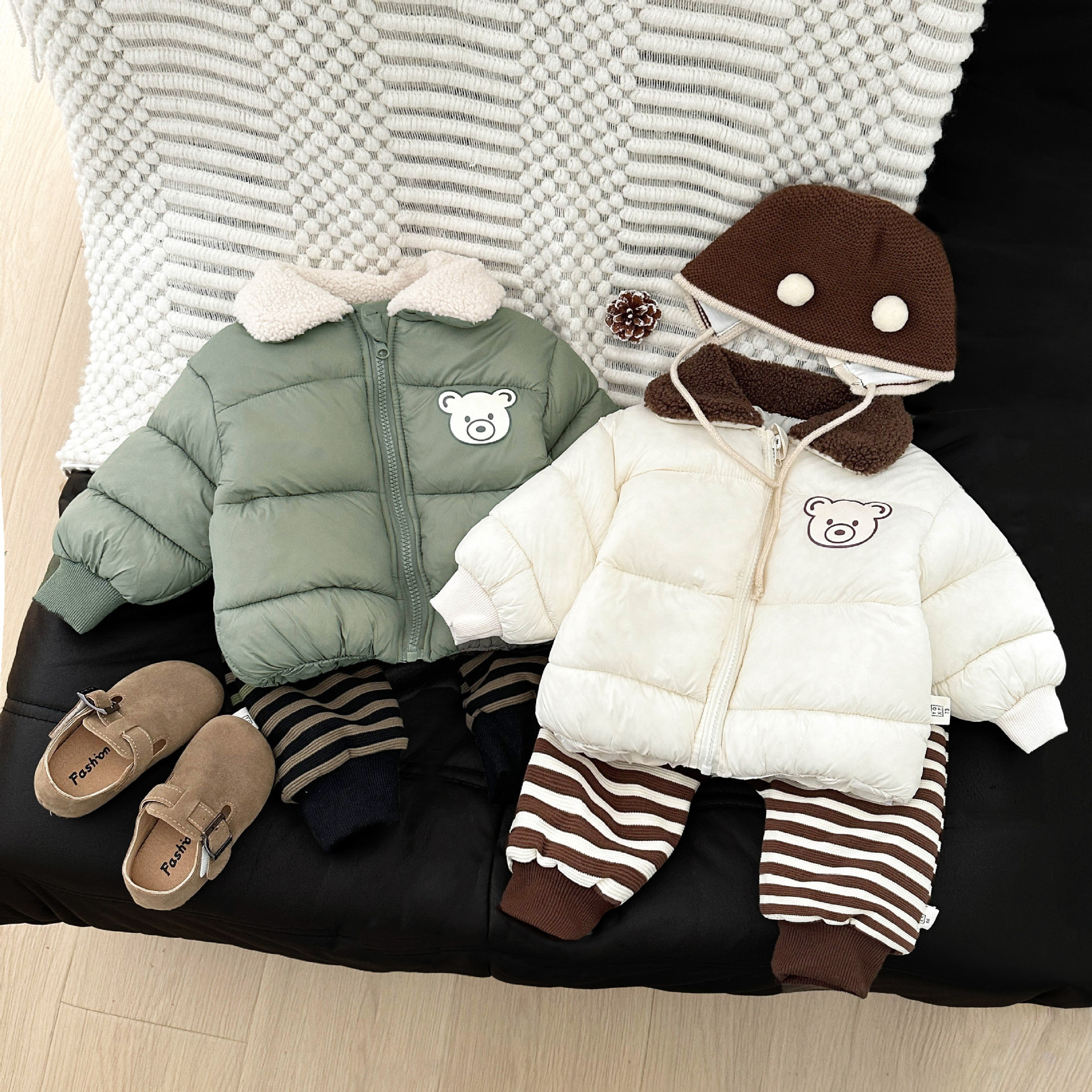 Ropa de algodón para niños otoño y invierno nuevo bebé varón relleno de algodón grueso chaqueta de solapa ropa de bebé adorable chaqueta de algodón cálida