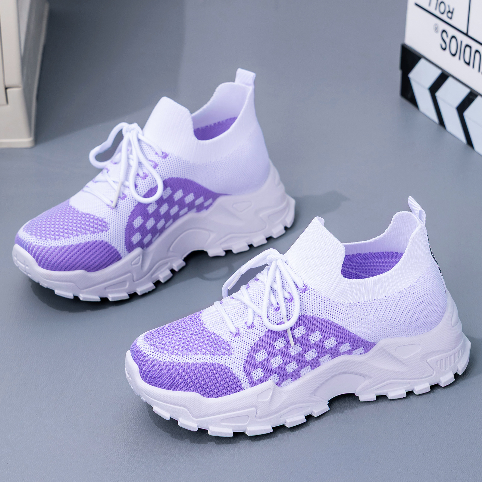 Zapatos mujer todo-fósforo verano nuevo estilo volador tejido transpirable zapatos de mujer suela suave sin pies cansados zapatos casuales zapatos transfronterizos de plataforma al por mayor