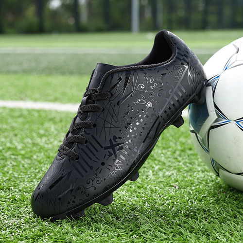 New-style soccer shoes for adults, men, women, and kids—ideal for training, featuring long rubber studs, low-cut design, available wholesale.