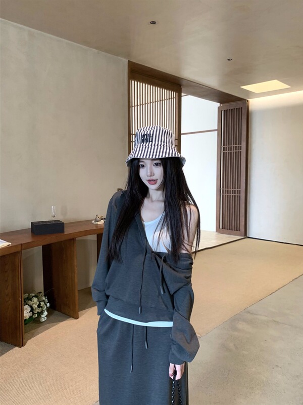 松弛感休闲时尚套装女秋季2025新款辣妹V领连帽卫衣半身裙两件套|undefined