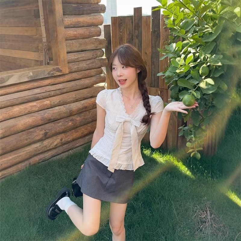 Sweet V-Neck Lace-Trimmed Bow Short-Sleeved Striped Shirt 2026 Summer New Slim-Fit Slimming Top for Women