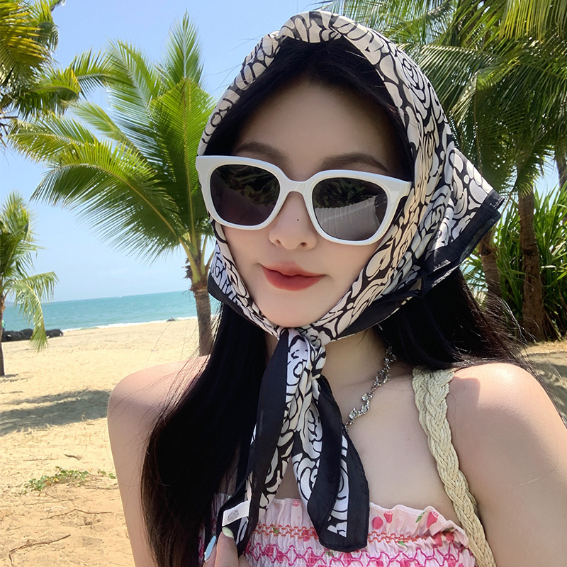 小さな正方形の薄い模擬シルクスカーフ女性のための春と夏の多用途プロフェッショナルウェアアクセサリースカーフ気質シルクスカーフヘッドバンド|undefined