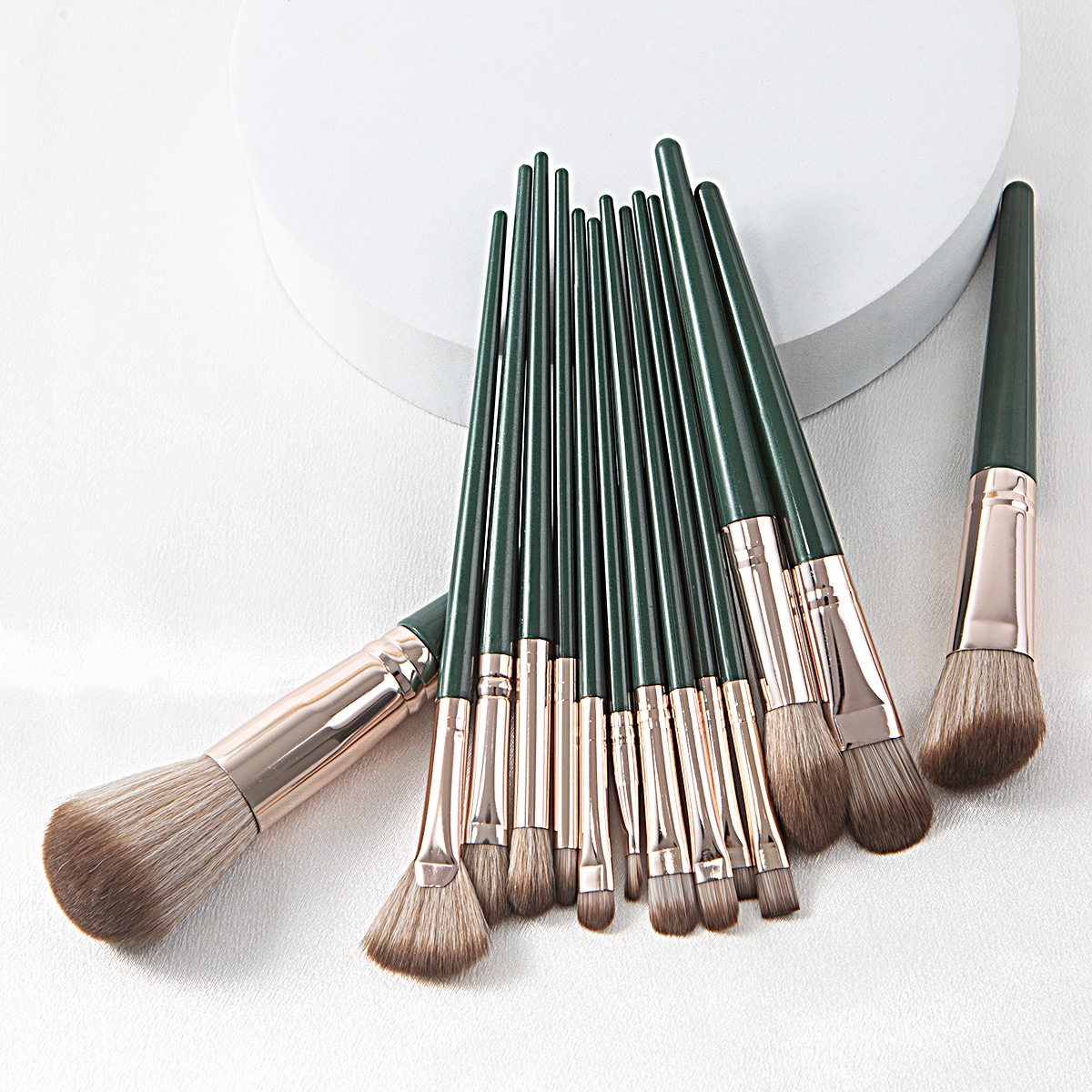 Nuevo juego de brochas de maquillaje Green Cloud de Cangzhou, brocha para polvos sueltos, juego completo de brocha para sombra de ojos, brocha para colorete, herramientas de maquillaje de belleza