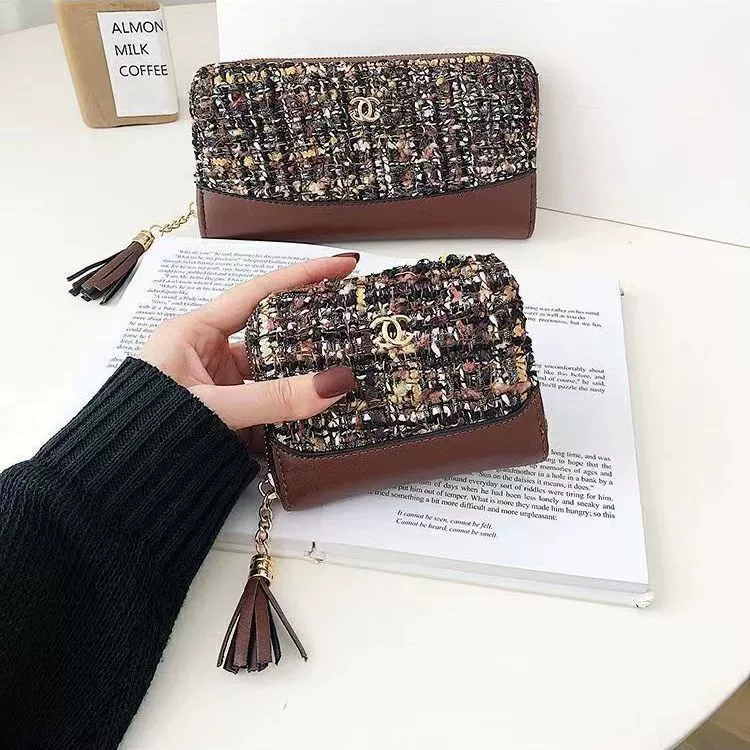Small polyurethane short capacious wallet, Chanel style