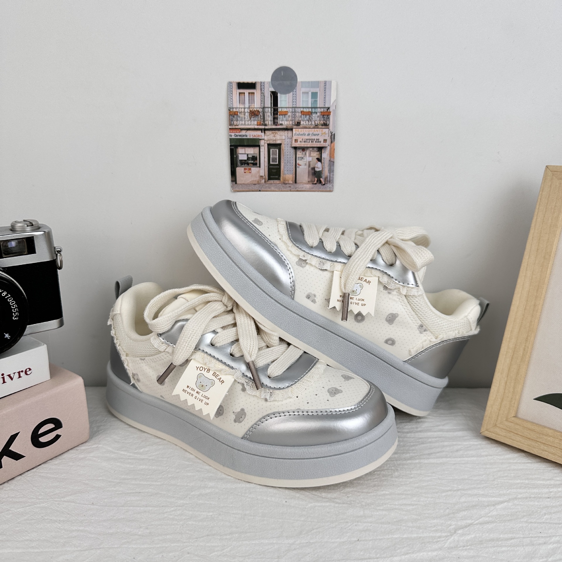 Farbo Bear impresión de verano delgada zapatos blancos versátiles zapatos de pan zapatos de mujer 2025 nuevos zapatos de skate casuales