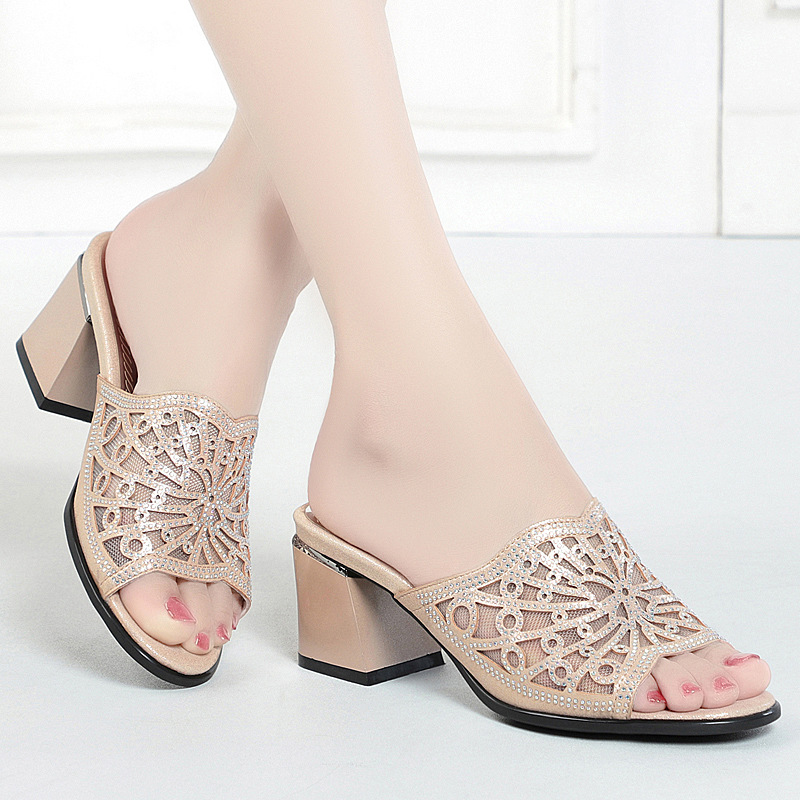 Dép sandal nữ gót vuông đính đá lấp lánh phong cách thời trang — Màu vàng
